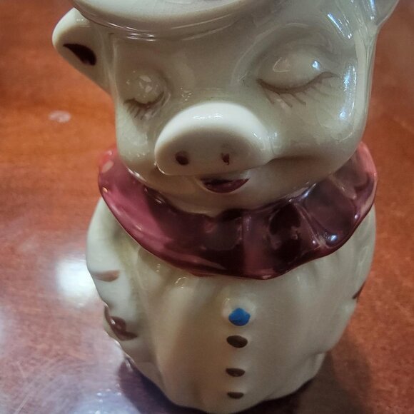 1940s Vintage Shawnee Salt and Pepper Shakers Smiley and Winnie Pigs - Picture 3 of 13
